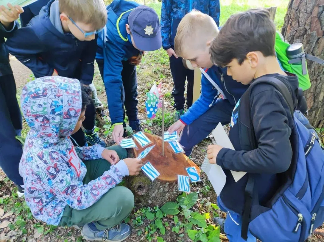 Slika za Naravoslovni dan ~ GOZDNA SENZORNO - UČNA POT