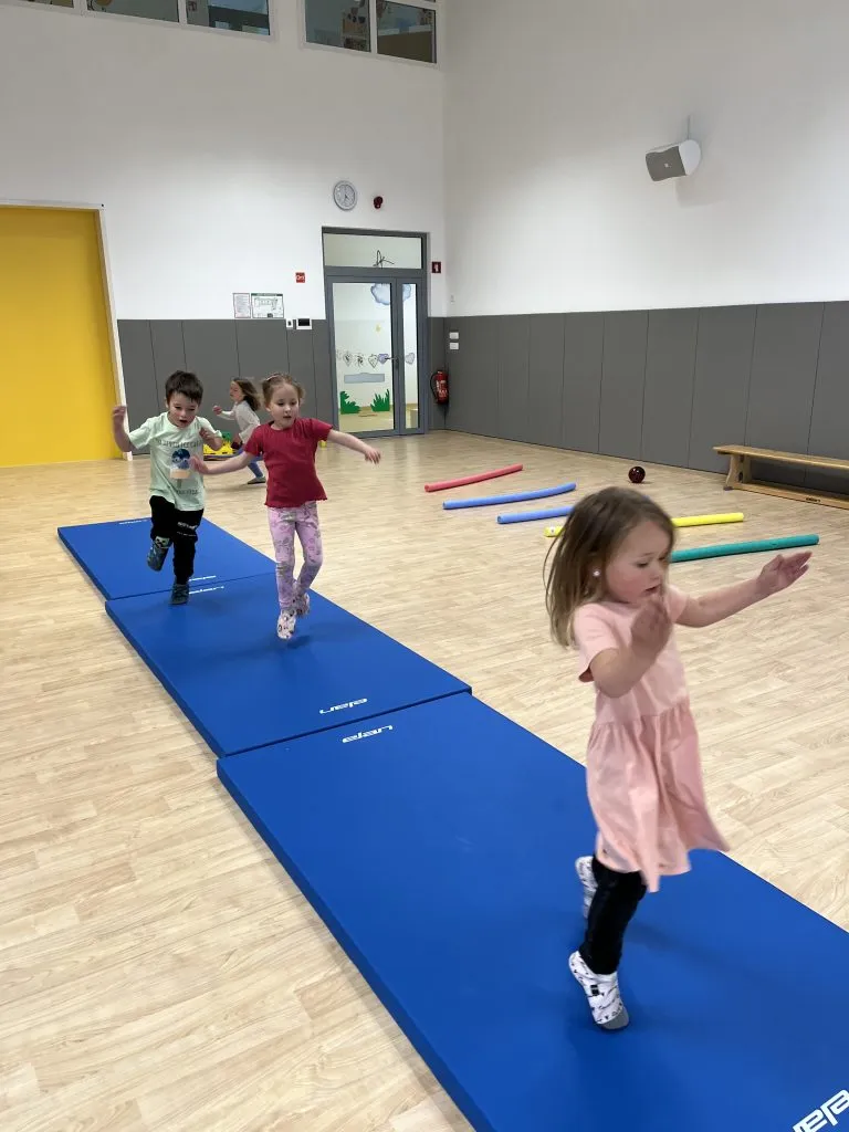 Slika za TELOVADBA ZA MINI ŠAMPIJONČKE