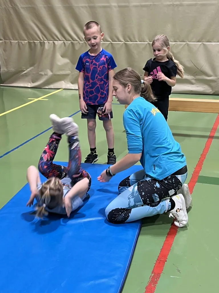 Slika za TELOVADBA ZA OTROKE - MAKSI ŠAMPIJONČKI